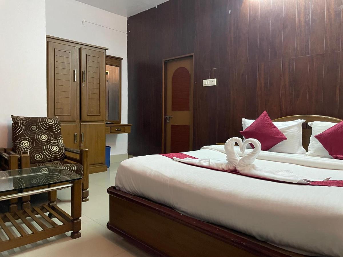 Hotel Caveri Madikeri Eksteriør bilde