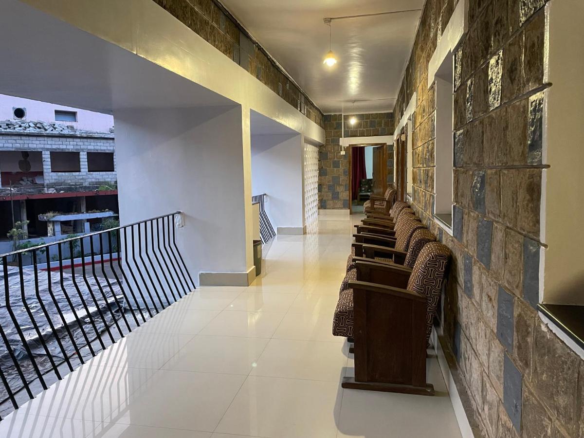 Hotel Caveri Madikeri Eksteriør bilde