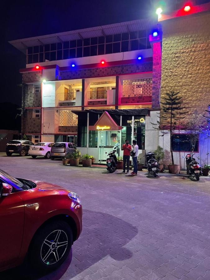 Hotel Caveri Madikeri Eksteriør bilde