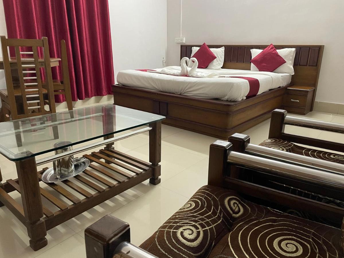 Hotel Caveri Madikeri Eksteriør bilde