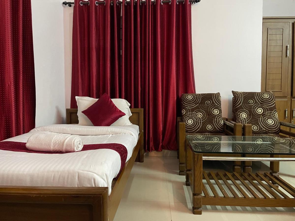 Hotel Caveri Madikeri Eksteriør bilde