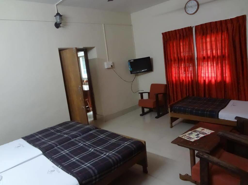 Hotel Caveri Madikeri Eksteriør bilde