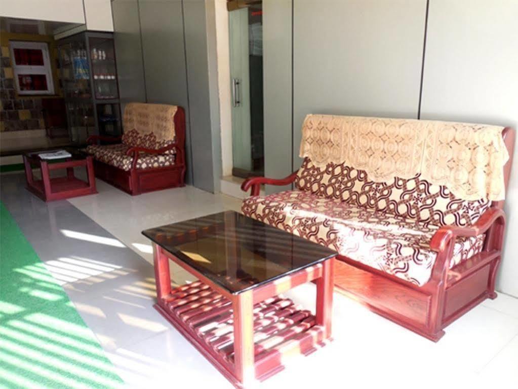 Hotel Caveri Madikeri Eksteriør bilde