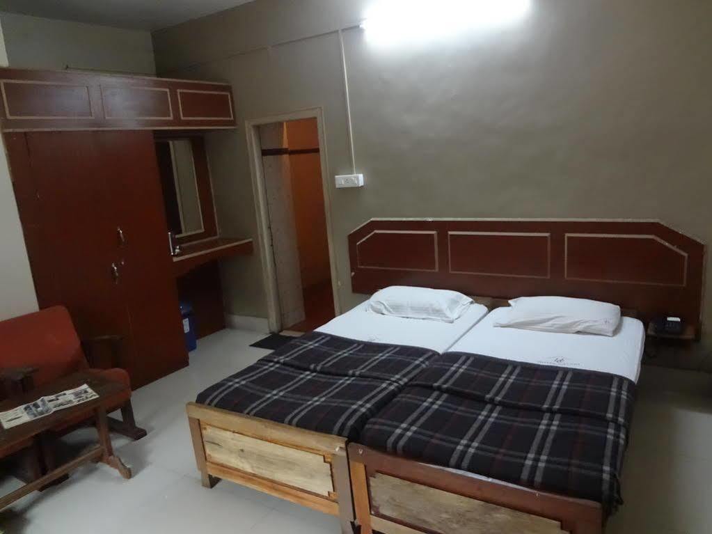 Hotel Caveri Madikeri Eksteriør bilde