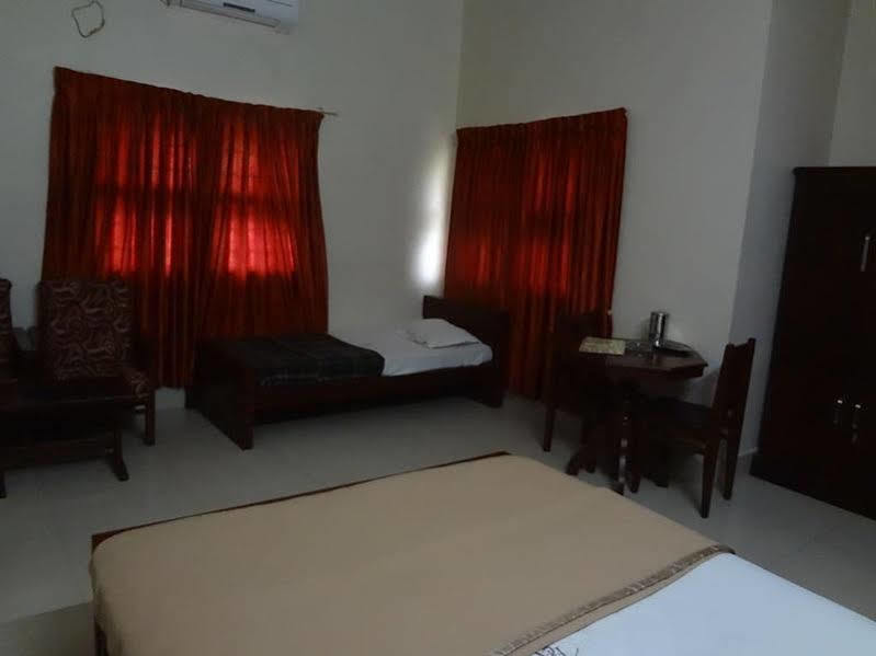 Hotel Caveri Madikeri Eksteriør bilde